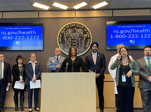 مسئولو نيوجيرسي يحثون الناس على تخزين طعام ودواء لمدة أسبوعين تحسبا لأي طارئ بشأن «كورونا» (فيديو)