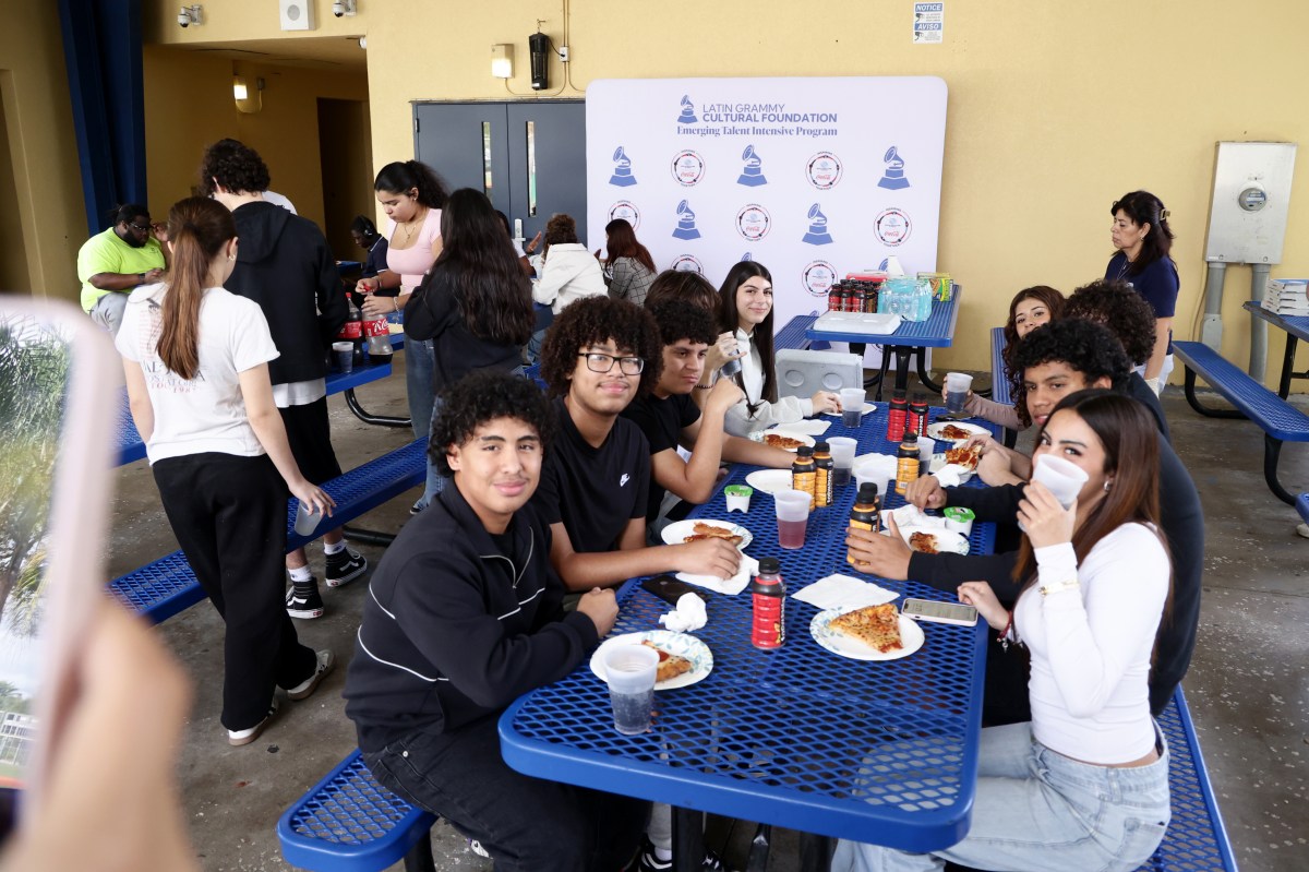 ملايين الأطفال الأمريكيين مهددون بفقدان وجبات المدرسة المجانية بسبب شروط إدارة ترامب الجديدة