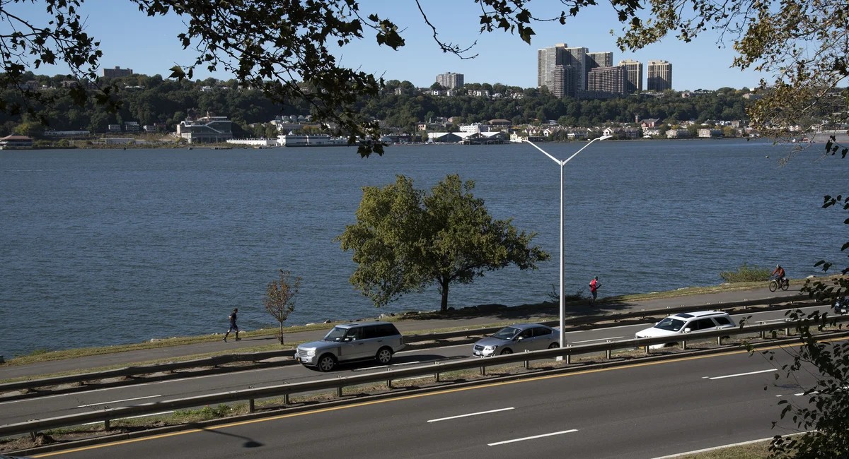 تفاصيل صادمة: فصل ضابط بشرطة نيويورك بعد مطاردة مميتة أودت بحياة شخصين