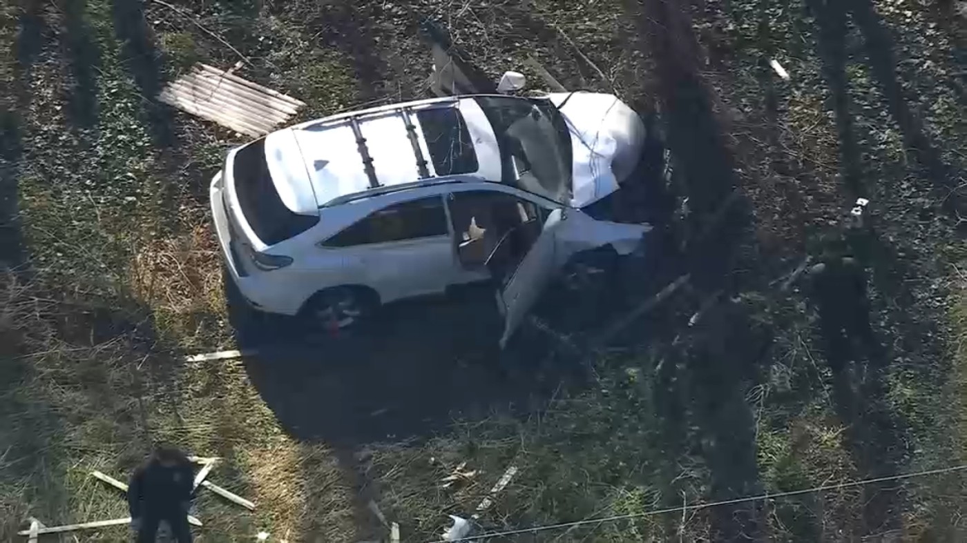 وفاة سائق في حادث مروع ببلدة لايسي: تحقيق في تصادم سيارة منفردة بنيوجيرسي