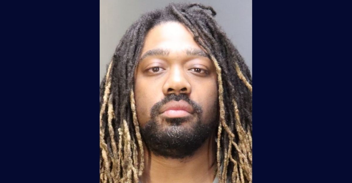 اتهام رجل في تكساس بإصابة طفلة بحروق ورفضه نقلها للمستشفى