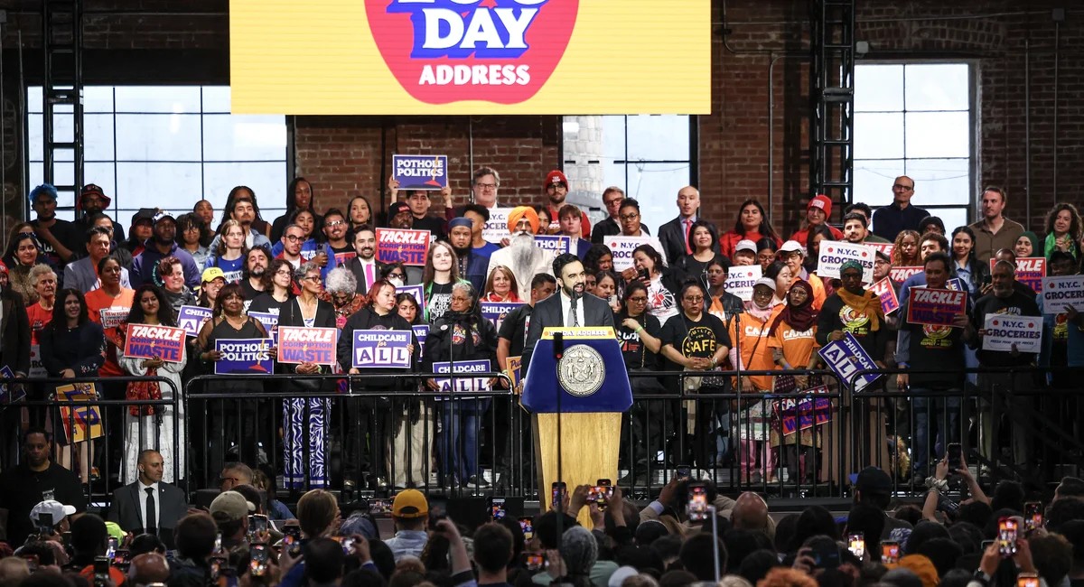 ممداني يبرز إنجازات رعاية الأطفال والدفاع عن العمال في الذكرى المئة لتوليه المنصب