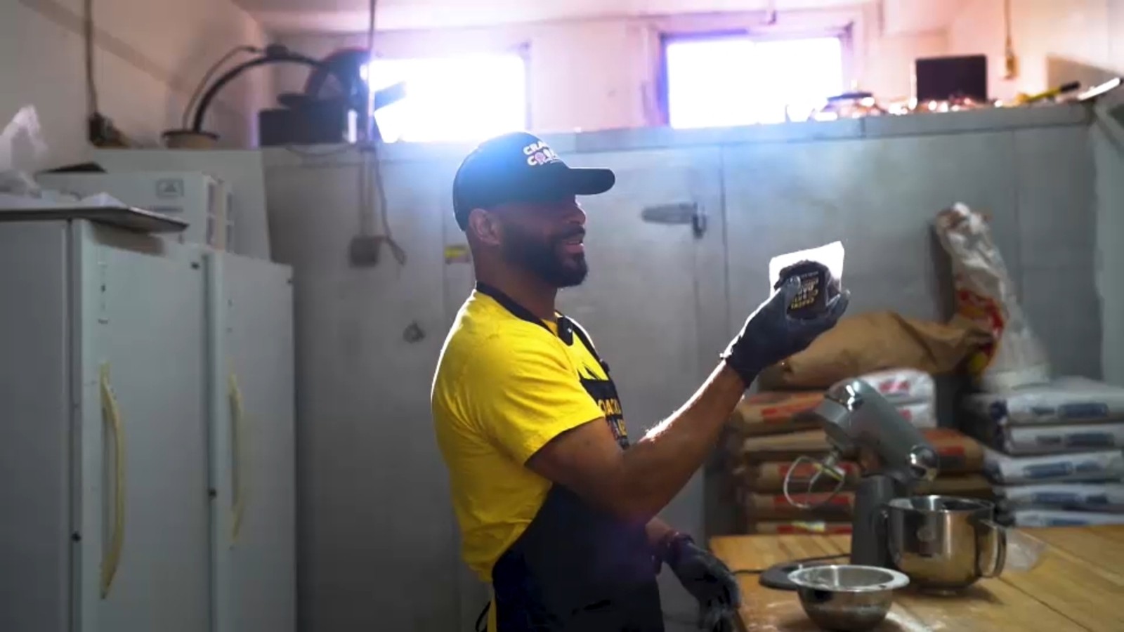 خباز من برونكس يبتكر كوكيز بنكهة دومينيكية تعكس هويته في نيويورك