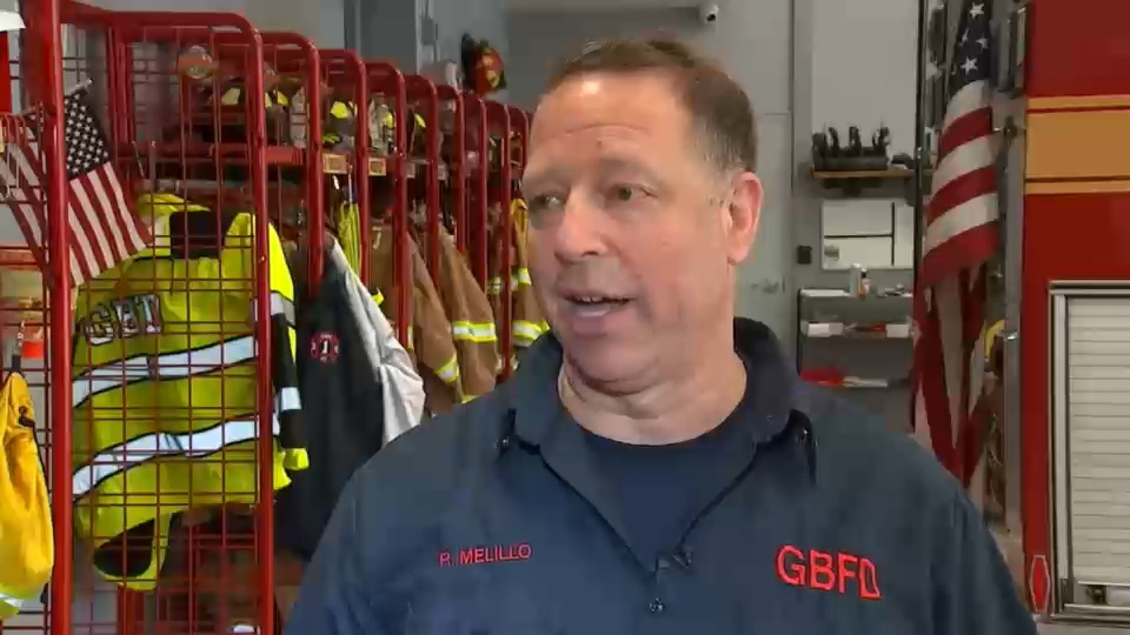 نائب رئيس إطفاء ينقذ سائقة نائمة كانت تقود بسرعة على طريق سريع في ويستشستر