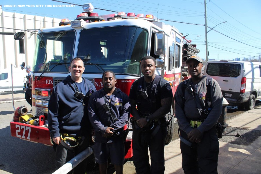 إطفائيون ينعشون مولودًا جديدًا بعد ولادة منزلية طارئة في كوينز