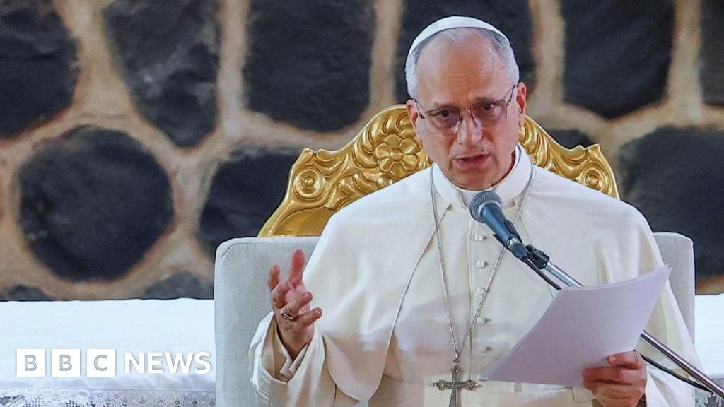 البابا ليو يندد بإنفاق المليارات على الحروب خلال زيارته الكاميرون