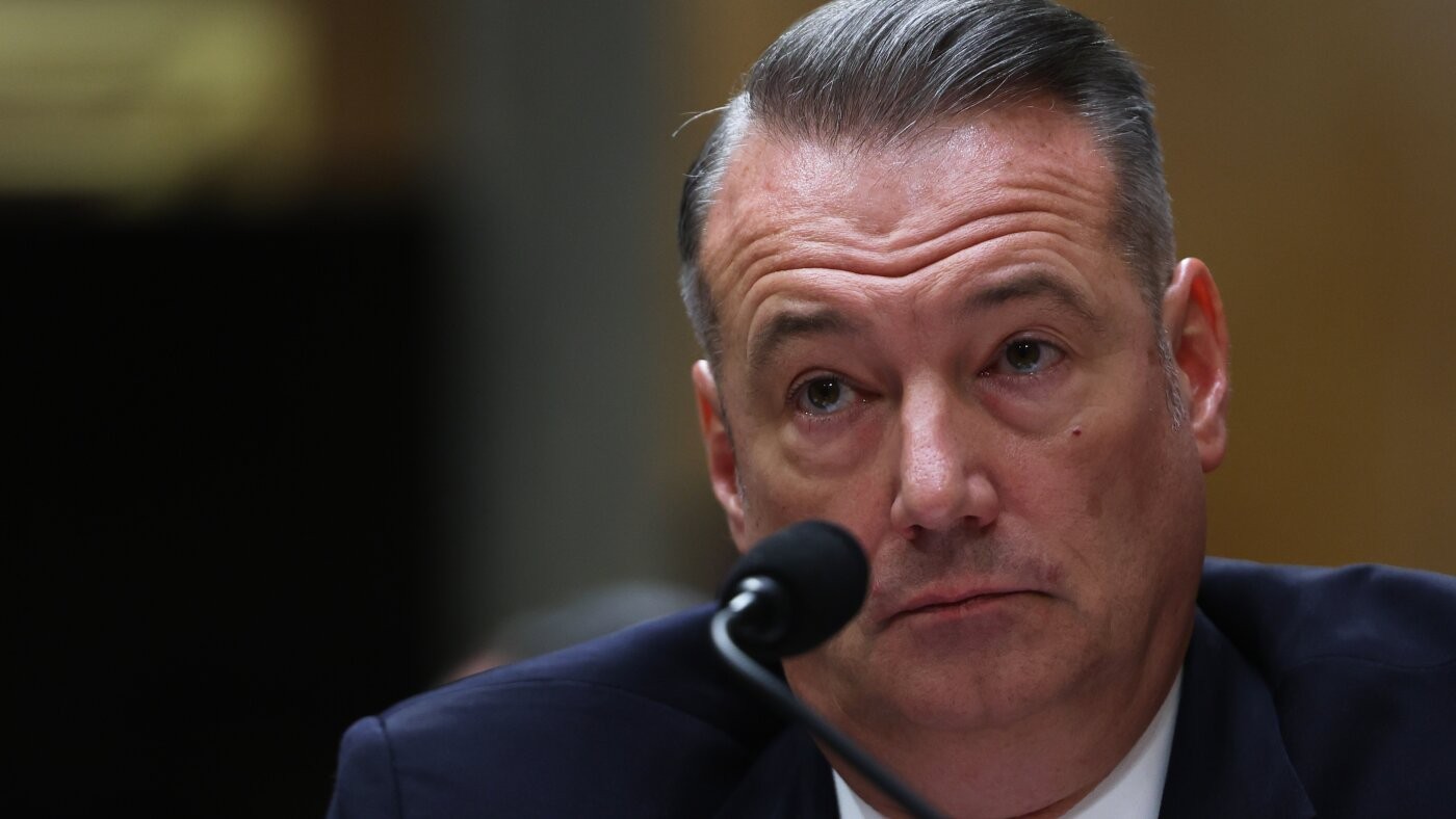 تود ليونز يستقيل من منصبه بالوكالة في إدارة الهجرة والجمارك نهاية مايو