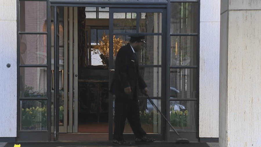 اتفاق مبدئي في نيويورك يمنح حراس المباني زيادة في الأجور ومزايا جديدة