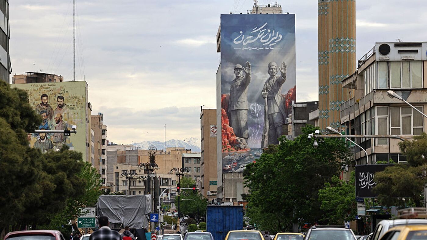 الولايات المتحدة تصادر سفينة إيرانية قبيل جولة محادثات السلام في باكستان