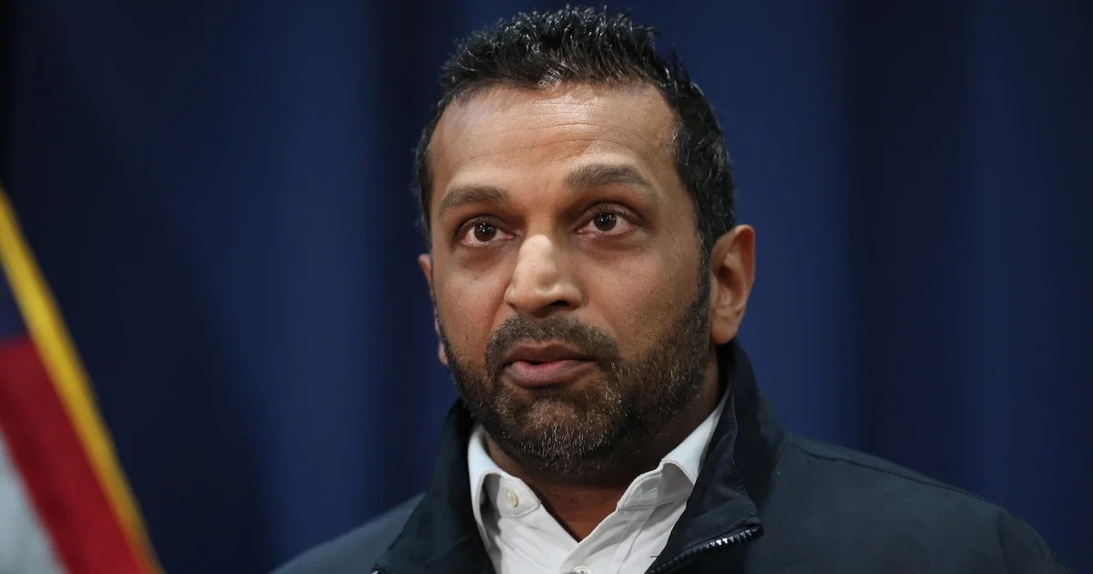 كاش باتيل يقاضي «ذا أتلانتيك» بـ250 مليون دولار بسبب تقرير عن شربه الكحول