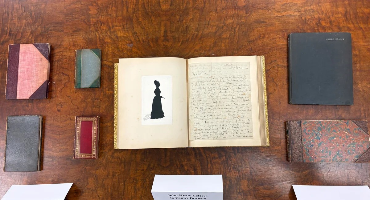 مانهاتن تعيد 17 كتابًا نادرًا سُرقت من عائلة جون هاي ويتني قبل عقود