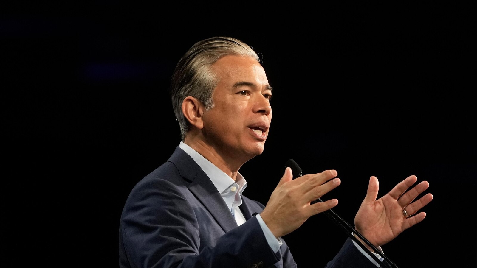 كاليفورنيا تتهم أمازون بالضغط على الموردين لرفع الأسعار على مواقعهم الإلكترونية