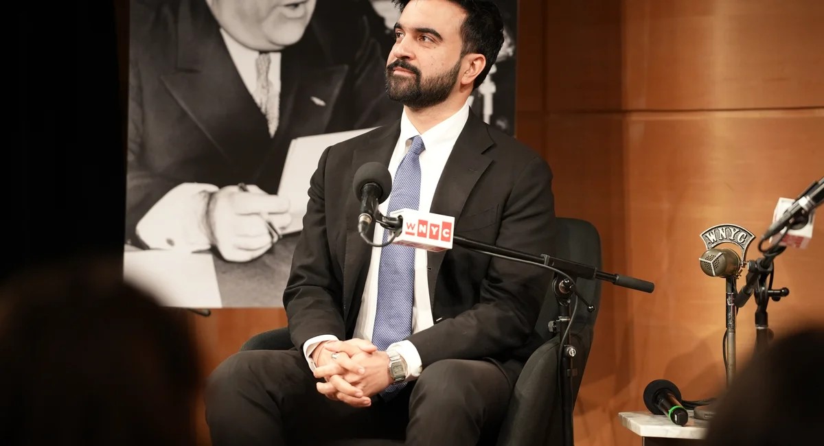 مامداني يستحضر إرث لاغوارديا بعد 100 يوم في منصبه ويؤكد تمسكه بالخيال