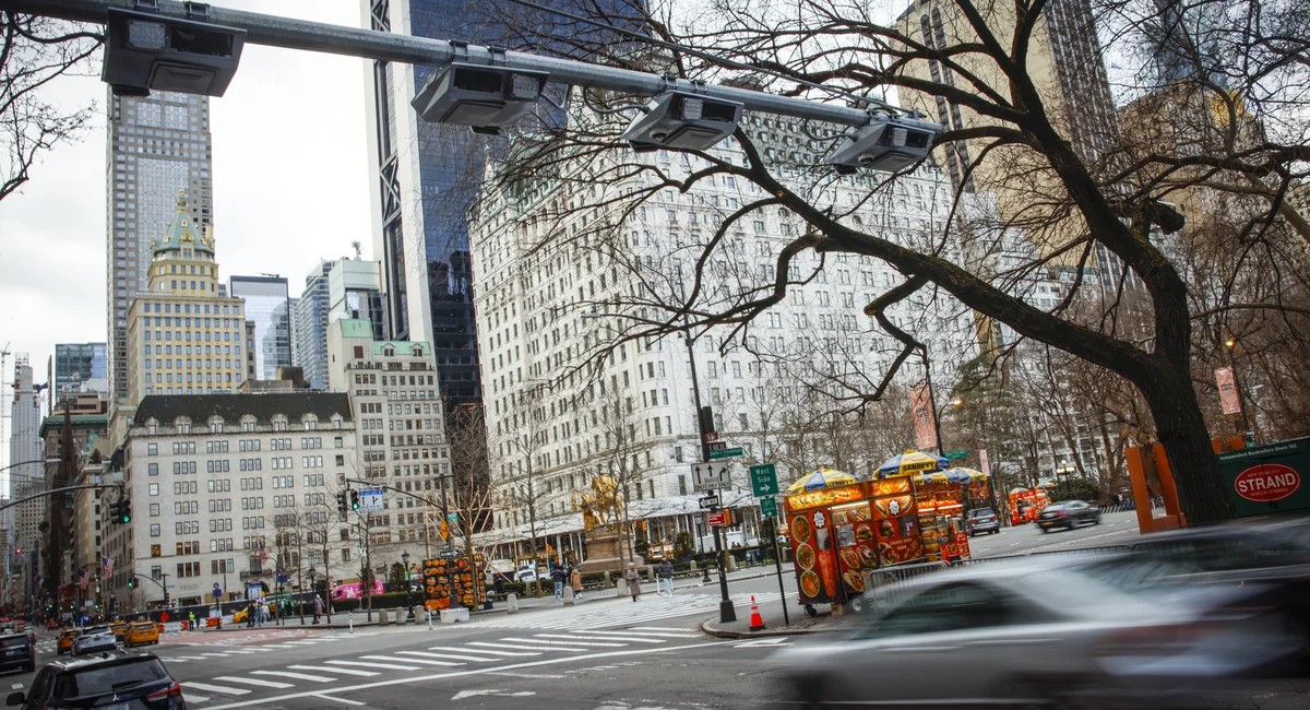 ألباني تدرس تشديد القيود على بيانات قارئات لوحات السيارات الرقمية