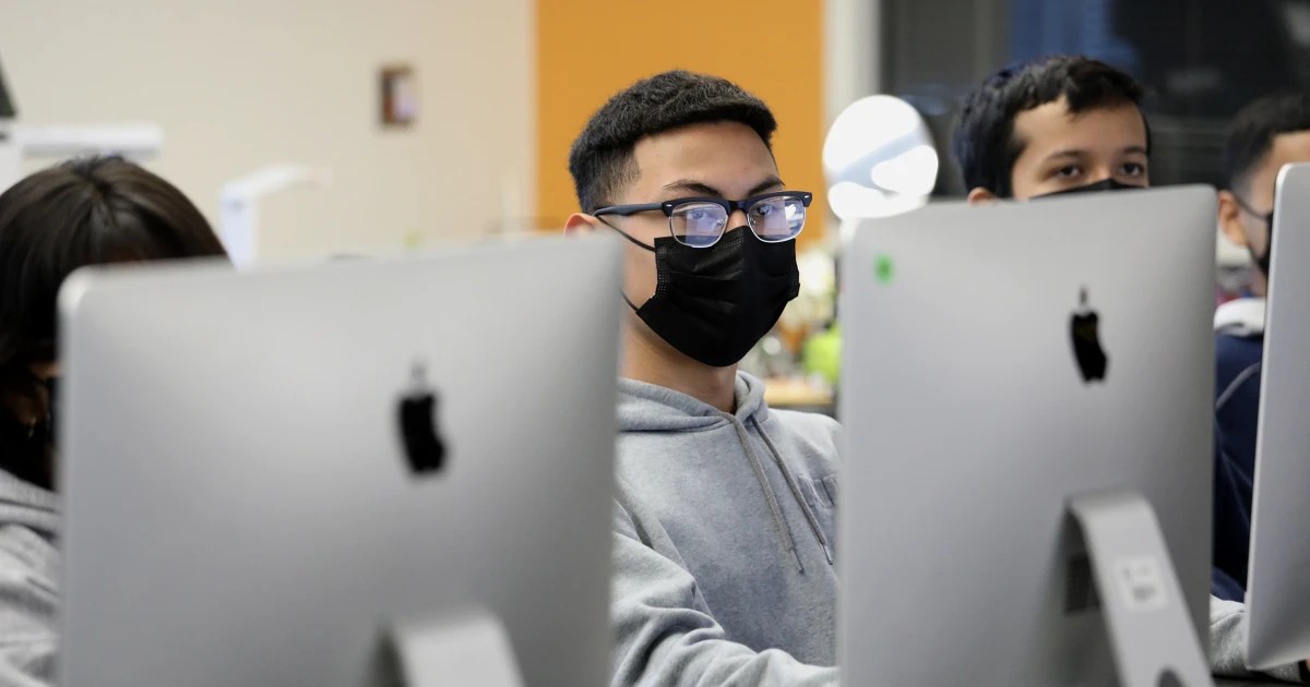 لوس أنجلوس التعليمية تعتمد أول سياسة كبرى للحد من استخدام الشاشات داخل الصفوف