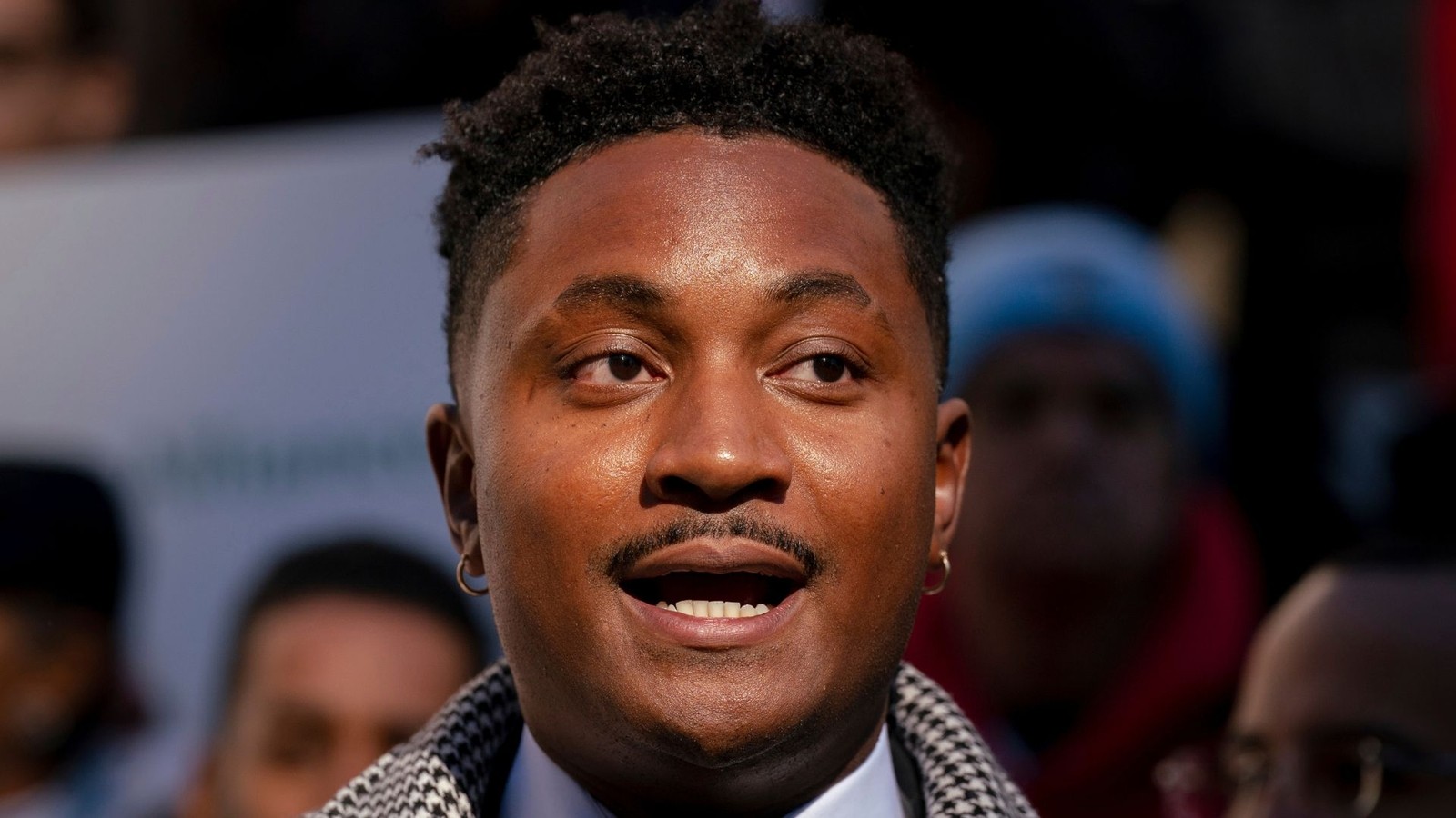 اعتقال عضو مجلس نيويورك تشي أوسي خلال احتجاج ضد الإخلاء في بروكلين