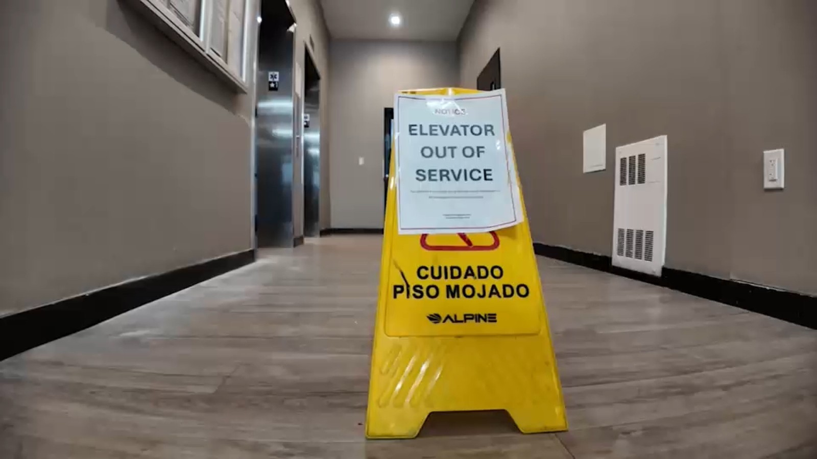 تعطل مصعدين في مبنى بالبرونكس يرهق السكان بصعود تسعة طوابق يوميًا