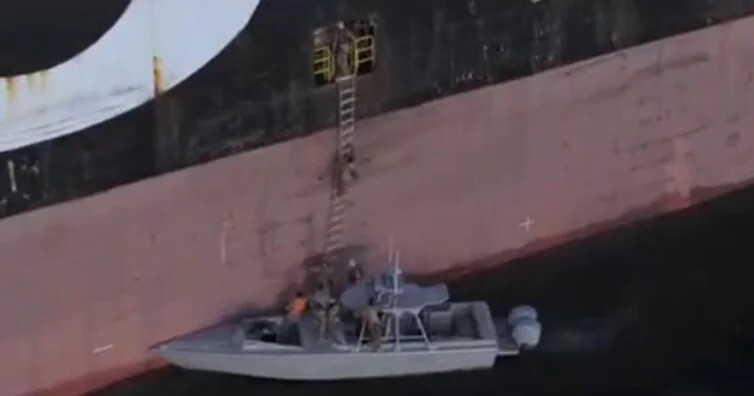 إيران تحتجز سفينتين في مضيق هرمز والفلبين تؤكد سلامة 15 بحارًا