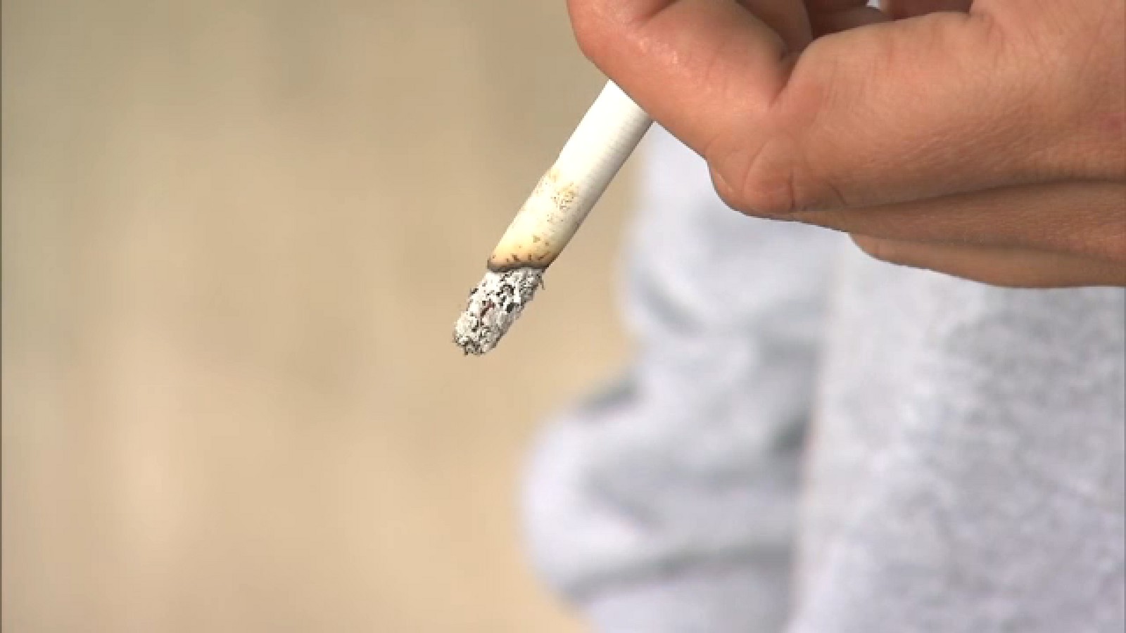 البرلمان البريطاني يقر حظر شراء السجائر مدى الحياة على مواليد ما بعد 2008