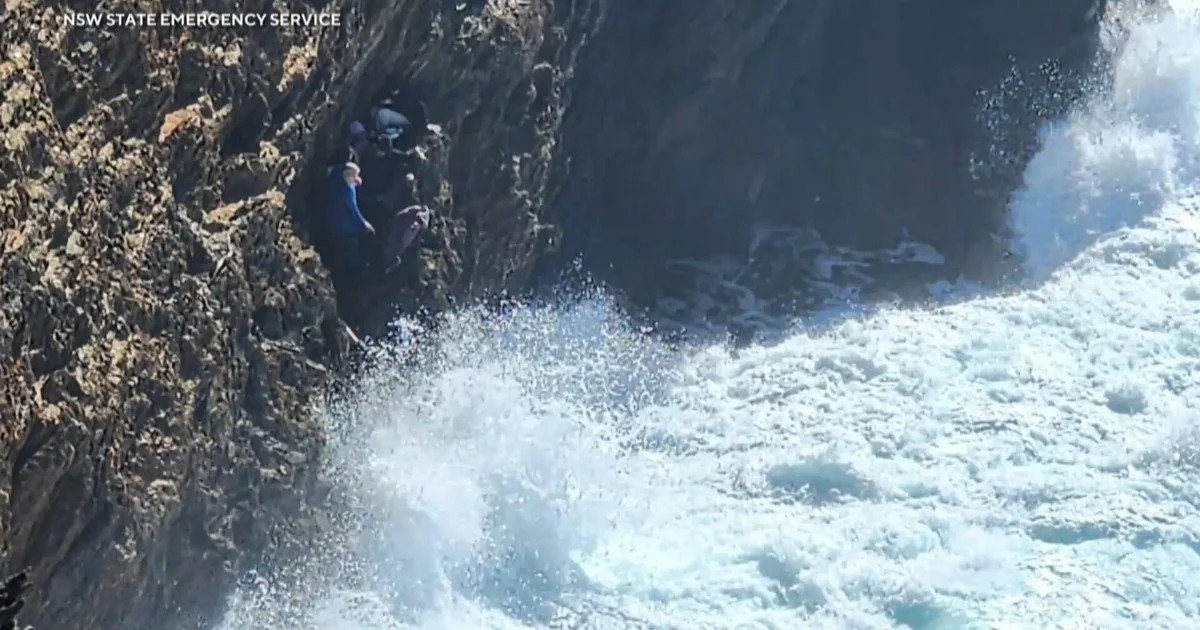 إنقاذ سبعة سياح بينهم ثلاثة أطفال من جرف على الساحل الشرقي لأستراليا