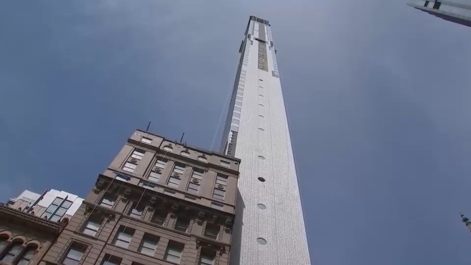 برج سكني فاخر في مانهاتن يثير غضب السكان لحجبه إطلالة إمباير ستيت