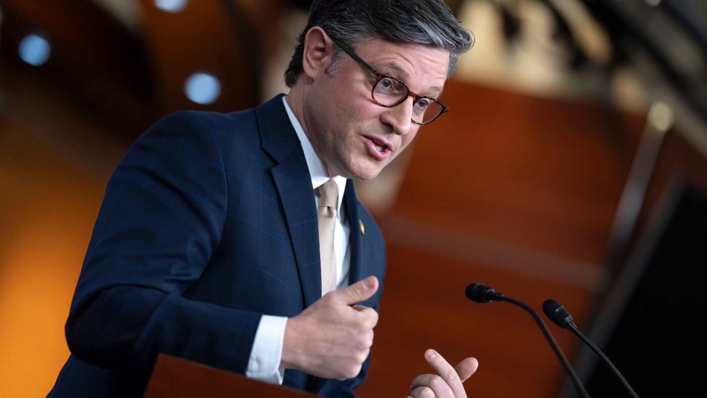 جونسون يطرح خطة جديدة لتمديد صلاحيات التجسس الأمريكية بعد فشل تصويتين