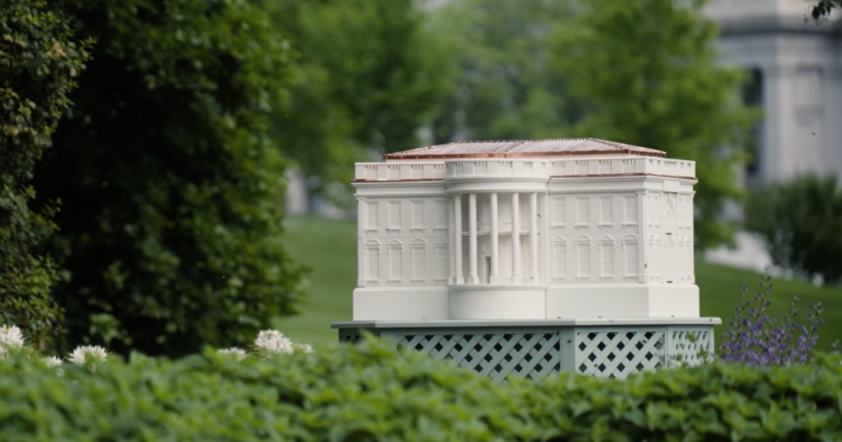 ميلانيا ترامب تضيف خلية نحل على شكل البيت الأبيض إلى الحديقة الجنوبية