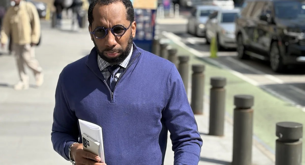 بروكلين تضع قائدًا سابقًا لمجموعة مناهضة للعنف تحت المراقبة بعد إدانته بتعريض طفل للخطر