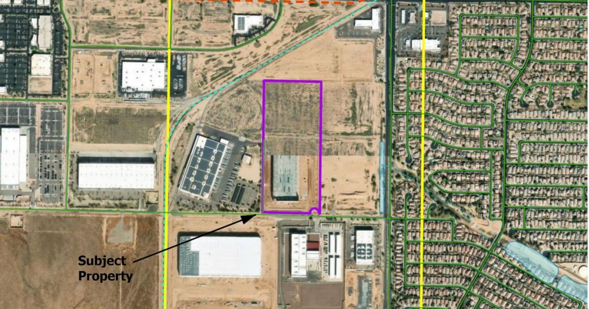 أريزونا تقاضي الحكومة الفيدرالية لوقف مركز احتجاز تابع لـICE قرب مواد خطرة في سوربرايز