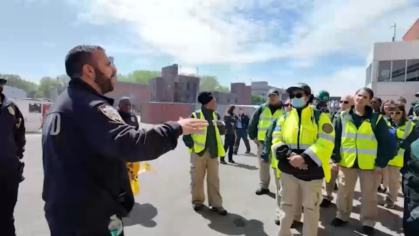 نيويورك تكثف تدريب متطوعين للاستجابة للطوارئ في التجمعات الكبيرة