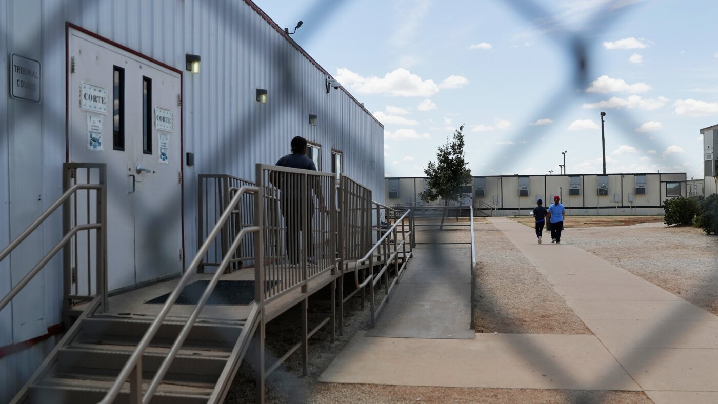 إعادة احتجاز عائلة المتهم بهجوم كولورادو بعد الإفراج عنها بيومين في تكساس