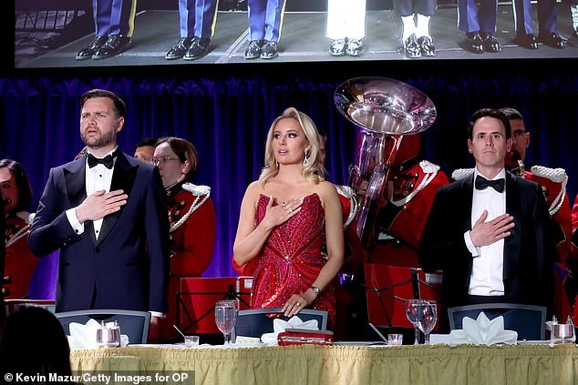 كيميل يوضح سخريته من ميلانيا ترامب ويعبّر عن تعاطفه بعد حادثة واشنطن