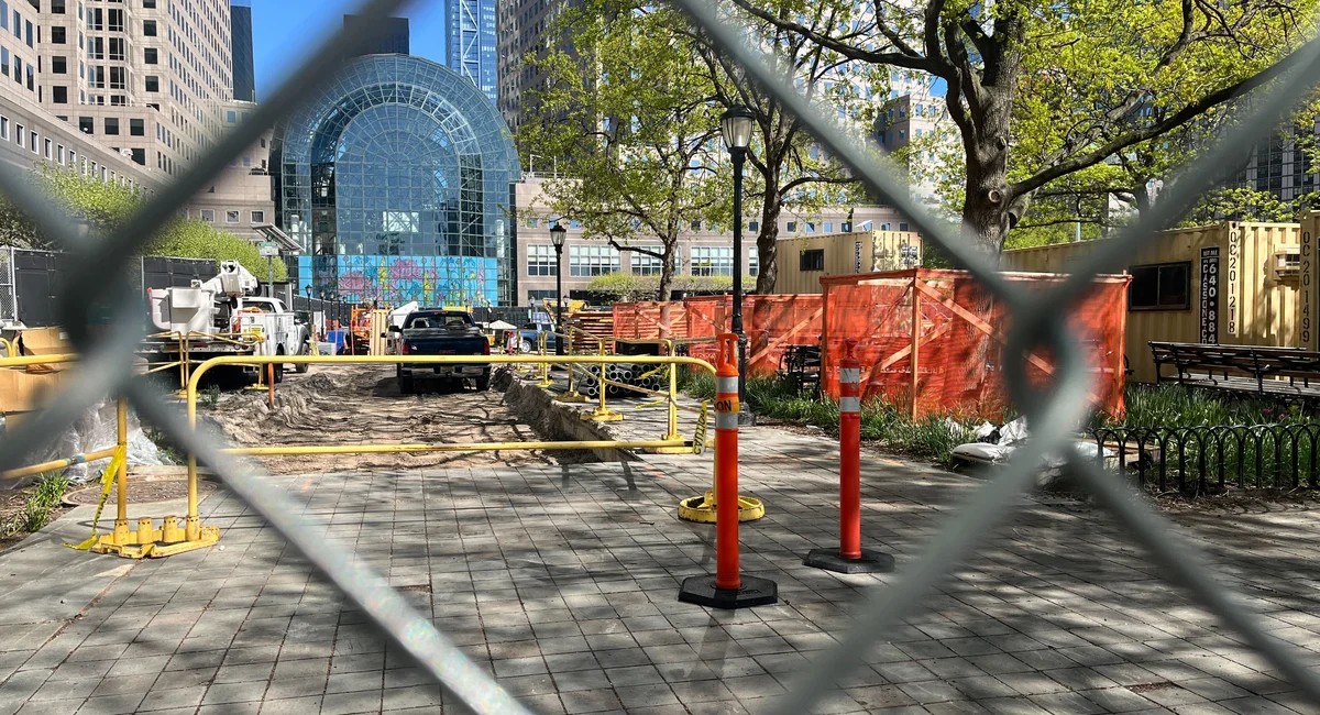 إغلاق جزء من واجهة باتري بارك سيتي في مانهاتن مع تقدم مشروع الحماية من الفيضانات