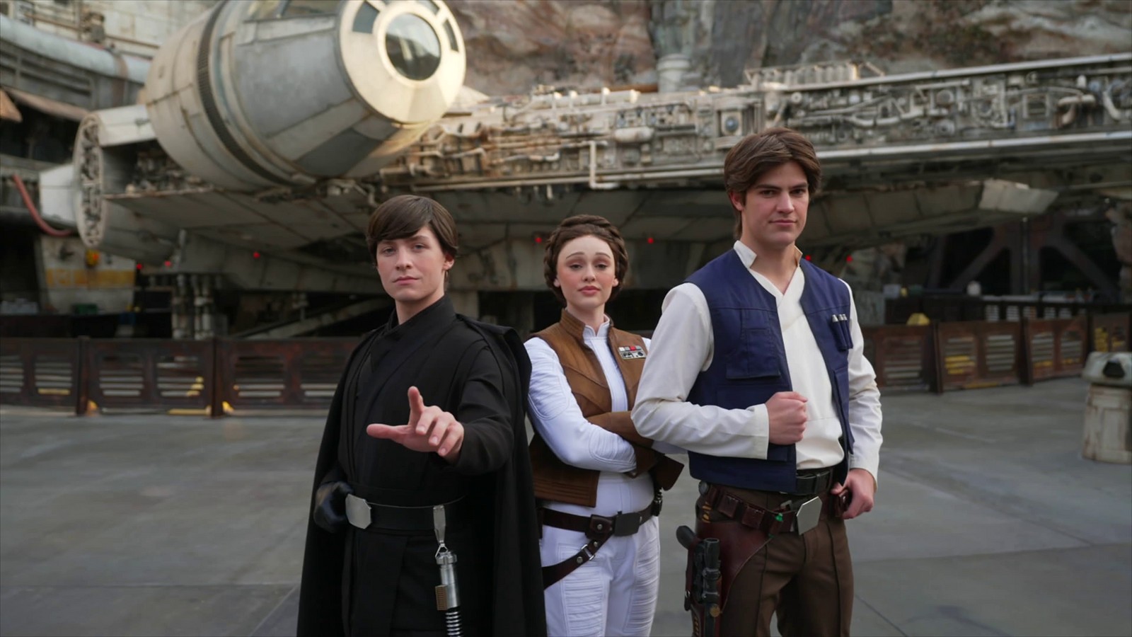 ديزني لاند توسّع عالم «ستار وورز» في غالاكسي إيدج مع عودة شخصيات وأجواء جديدة