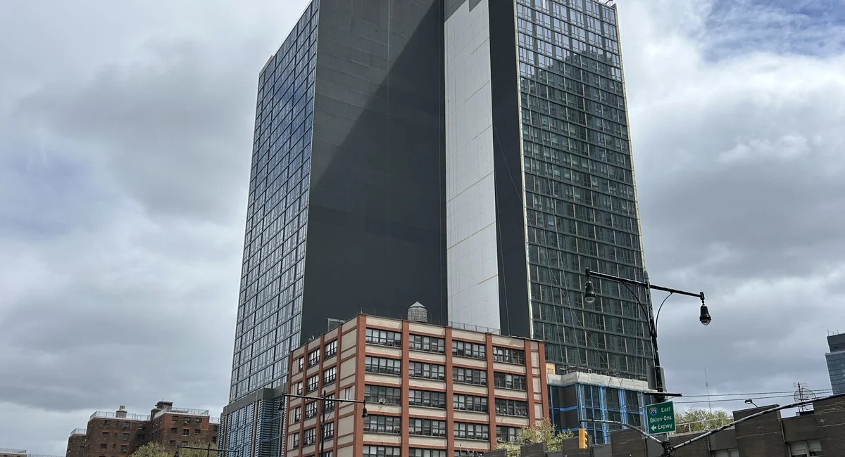 تصاعد العنف والفوضى في ملجأ تيليري للنساء بلا مأوى في بروكلين بنيويورك