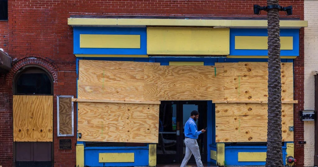 فيمـا تدخل مرحلة مالية حرجة مع اقتراب موسم الأعاصير في الولايات المتحدة