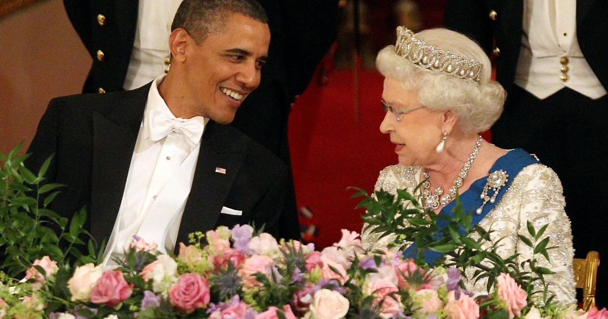 هدايا دبلوماسية بين واشنطن ولندن: من مكتب ريزولوت إلى رسائل أوباما للملكة