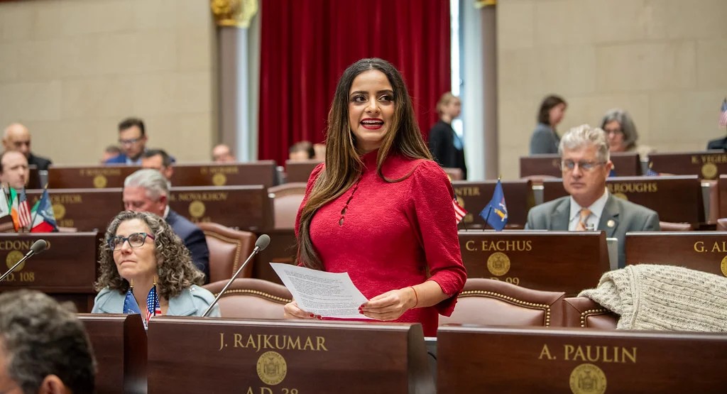 قاضية في كوينز ترفض طعنًا على ترشح جينيفر راجكومار في الانتخابات التمهيدية