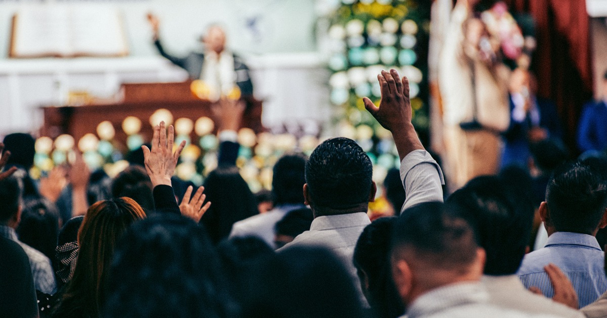 قساوسة إنجيليون يستنكرون حملة ترامب ضد المهاجرين بعد أن طالت كنائسهم في نيويورك