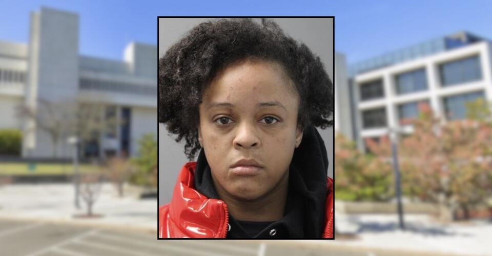 سيدة من نيويورك تفجر ديناميت بحبيبها النائم وتتسبب في بتر يده