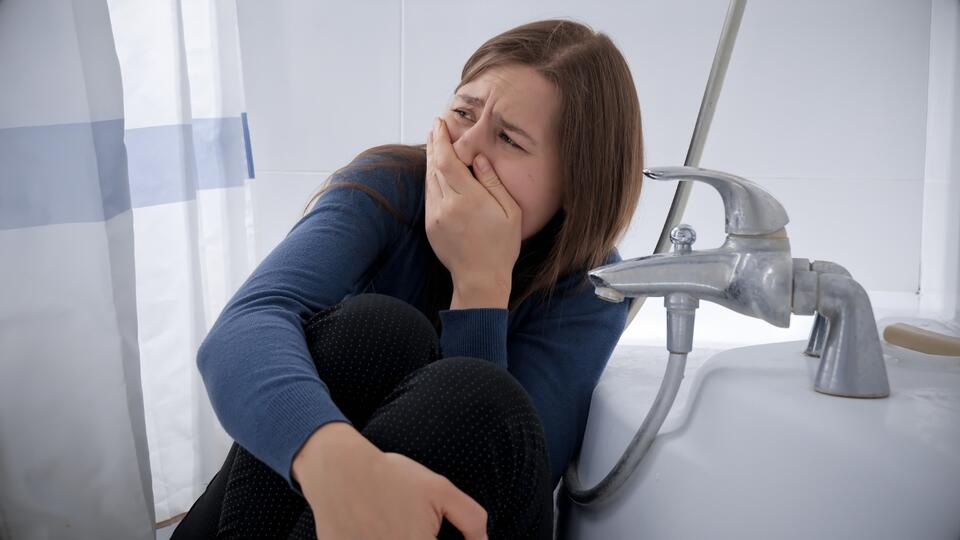 امرأة تحكي كيف نجت من زوجها بمساعدة شقيقها الأصغر