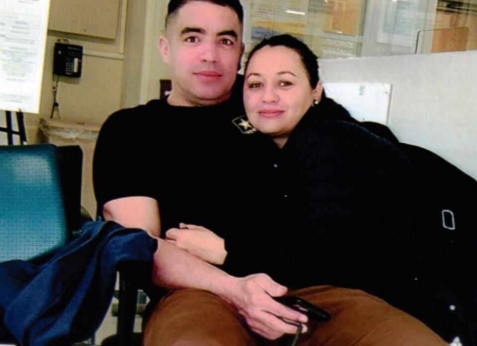 جندي أمريكي يقول إن زوجته مهددة بالترحيل رغم وضعها القانوني