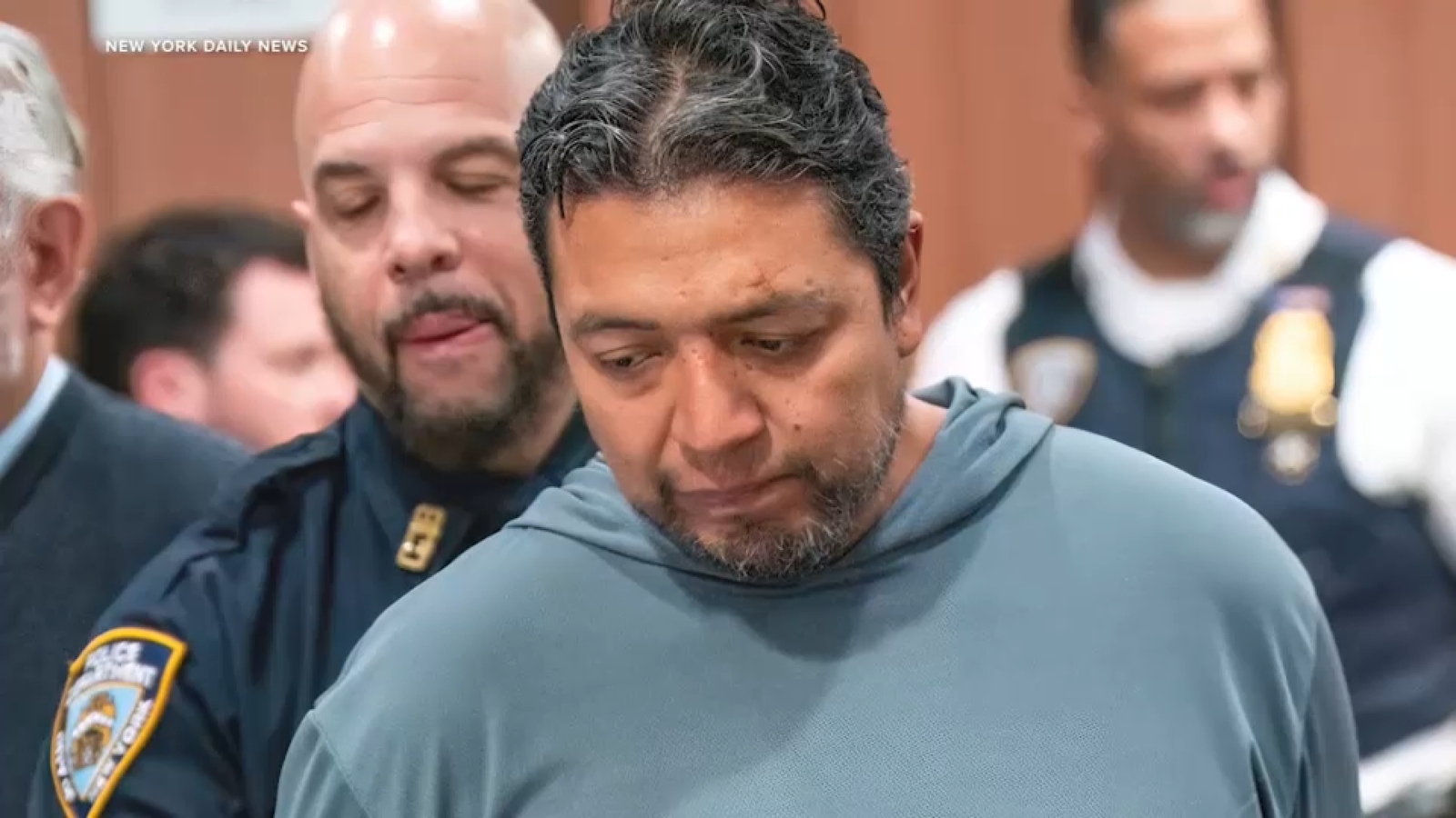 رجل متهم بإشعال حريق في كوينز يودي بحياة 4 أشخاص بينهم طفلة ثلاثية