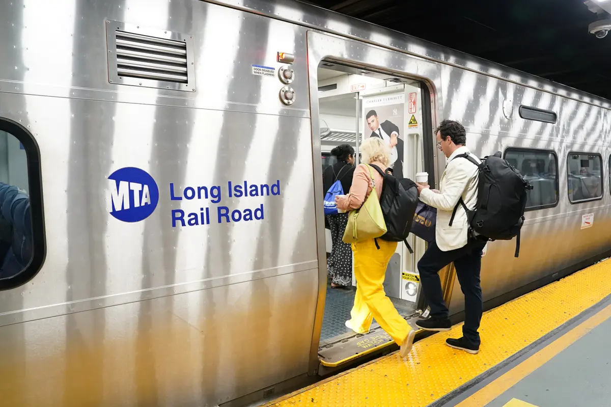 جدل في نيويورك حول نطق اختصار قطار لونغ آيلاند "LIRR"