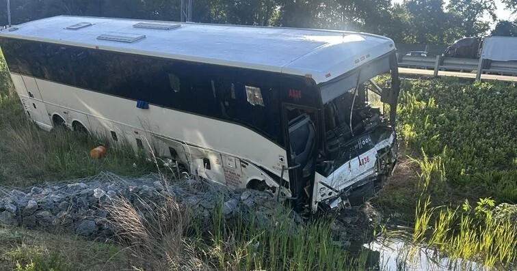 حادث مروع على طريق سريع في فيرجينيا يودي بحياة 5 أشخاص ويصيب العشرات