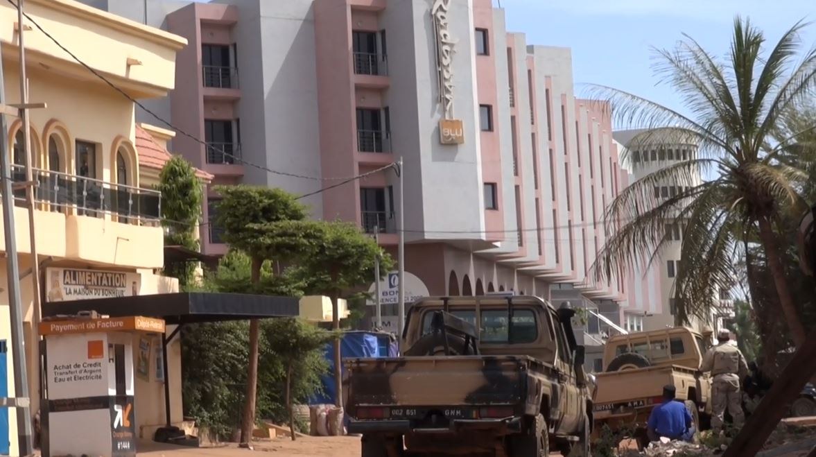 هجمات منسقة تضرب مالي وتستهدف باماكو ومدنًا ومواقع عسكرية عدة