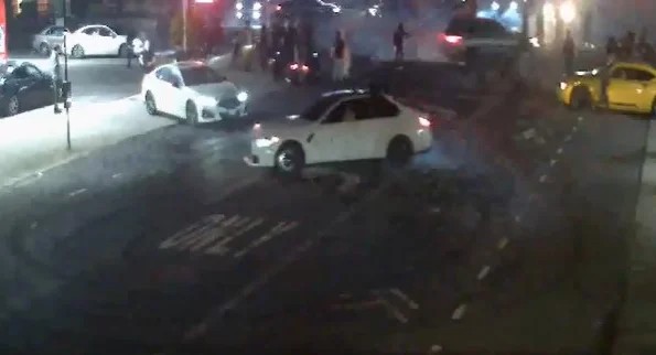 اعتقال وينستون بات المتهم الثاني في استيلاء السيارات النارية بكوينز في نيويورك