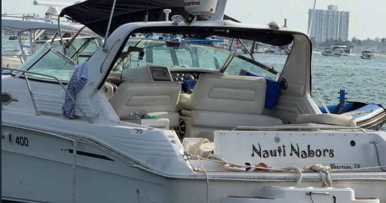 إصابة 11 شخصاً بانفجار محتمل لقارب Nauti Nabors قبالة شاطئ هاولوفر في ميامي بفلوريدا