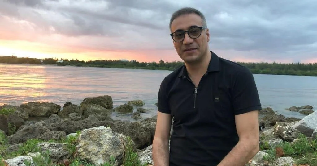 صحفي إيراني أمريكي محتجز في طهران يوجه رسالة من سجن إيفين ويعلق على تبادل الأسرى مع الولايات المتحدة