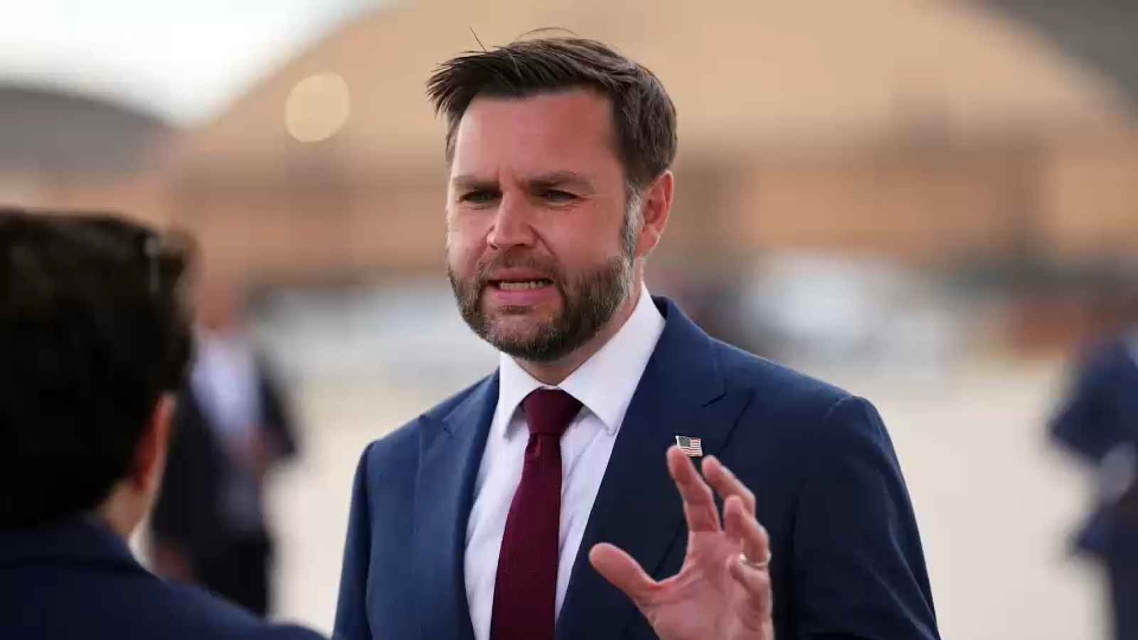 نائب الرئيس JD Vance يعلن عن حملة لمكافحة الفساد والجريمة في لونغ آيلاند